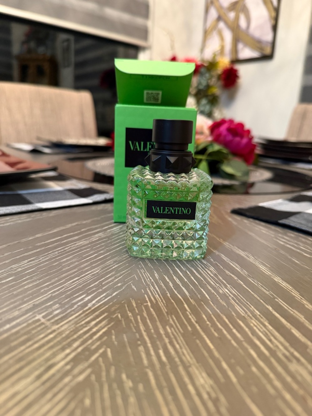 Valentino Donna Born in Roma Green Bottle and Box